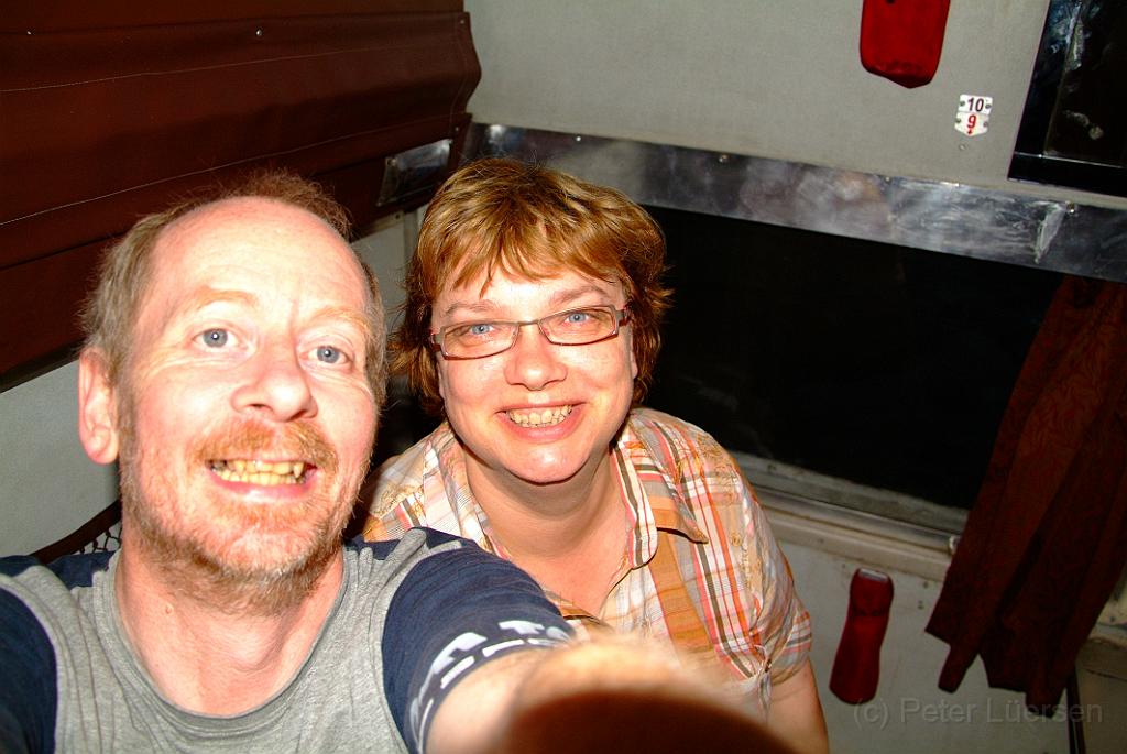 dscf8295.jpg - Im Nachtzug nach Varanasi. 22:47 der Tag war lang.