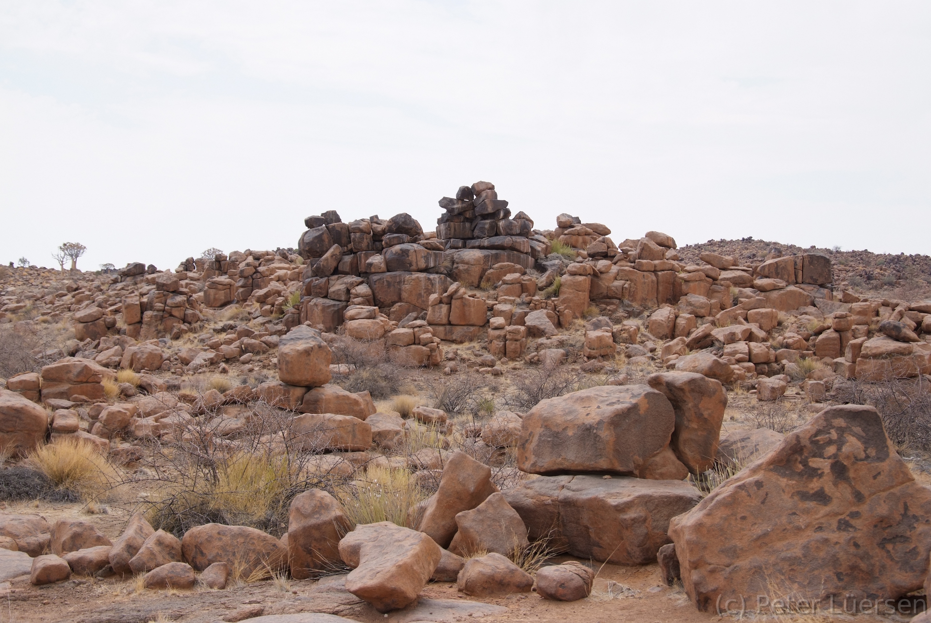 DSCF1884.JPG - Der Spielplatz der Riesen (afrikaans Speelplek van die reuse, englisch Giants' Playground) ist eine bizarre Felslandschaft bei Keetmanshoop