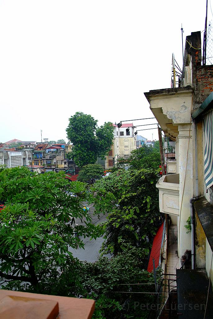 dscf1660.jpg - Nach dem Regen ist die Sicht über die Dächer der Stadt viel klarer.