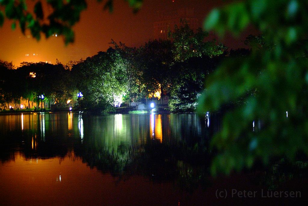 dscf1690.jpg - Der Hoan Kien See bei Nacht