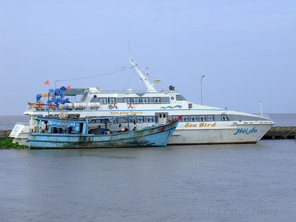 dscf1225.jpg - So sieht unser Boot auch aus. Nein nicht das blaue.